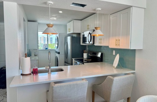Laguna Shores Condo | Beachfront Top Corner Condo, Sunrise & Sunset Views, Renovated, Sleeps 6