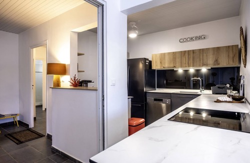 Le Diamant Apartment | Beachfront & Town Center 2 Bedrooms 2 Ensuite Baths