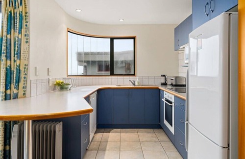 Mount Maunganui House | Beachfront Townhouse w/Breathtaking Ocean Views