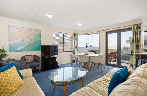 Mount Maunganui House | Beachfront Townhouse w/Breathtaking Ocean Views