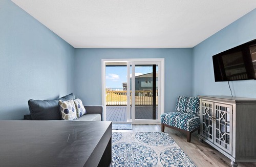 Melbourne Beach House | Beachfront Townhouse #4 Private Beach & pool -SLEEPS 8- 1King, 3Queens