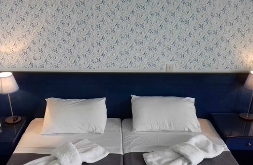Agia Marina Bed & Breakfast | Beachfront Triple Room- Argo Seaside Stays