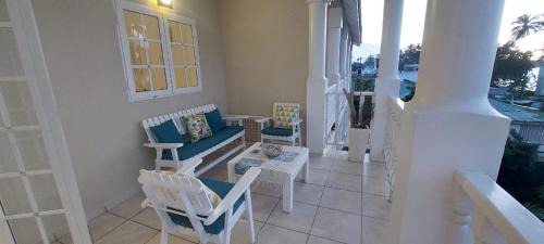 La Iglesia House | Beachfront Unit with Stunning Sunsets and Starlink Internet !