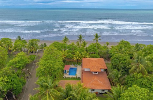 Esterillos Centro Villa | Beachfront villa in Esterillos Centro