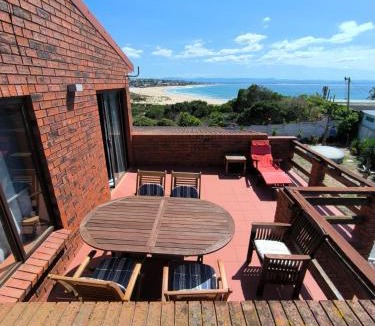 Jeffreys Bay Villa | Beachfront VILLA AFRICAN QUEEN