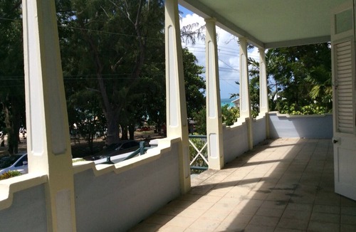 Atlantic Shores House | Beachfront Villa at Miami Beach