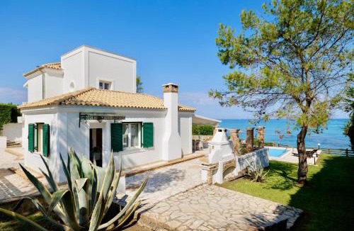 Sidari Villa | Beachfront Villa Dionysos - With private beach