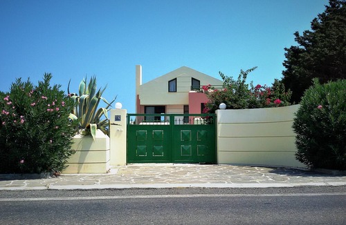 Gennadi Villa | Beachfront Villa SeaShell Superior