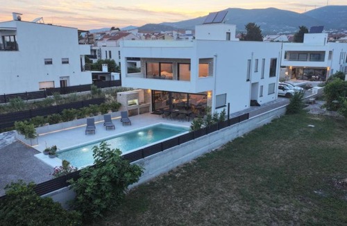 Kastel Stafilic Villa | Beachfront Villa