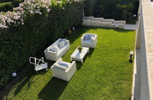 Reitani House | Beachfront villa in San Lorenzo with 3 bedrooms and a large private garden