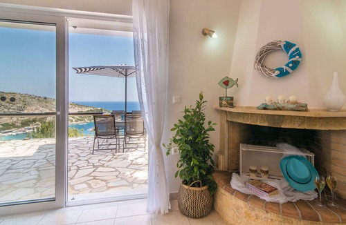 Elation Villa | Beachfront Villa Komis - Panoramic Infinity Blue