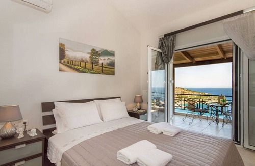 Elation Villa | Beachfront Villa Komis - Panoramic Infinity Blue
