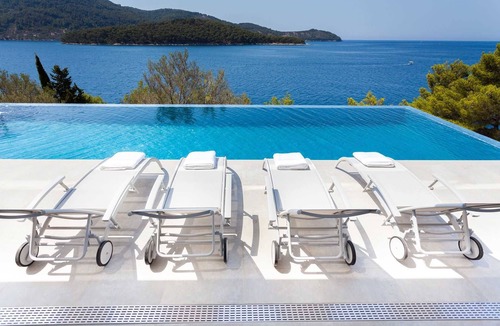 Vela Luka Villa | Beachfront Villa Modus Vivendi with Pool