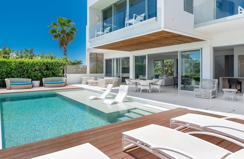 Long Bay Hills Villa | Beachfront Villa w/Private Pool & Concierge – Villa Hyperion