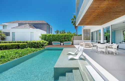Long Bay Hills Villa | Beachfront Villa w/Private Pool & Concierge – Villa Hyperion
