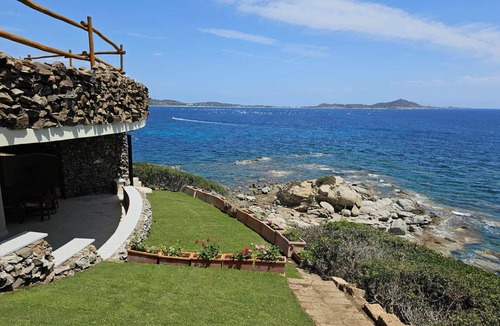 Porto Sa Ruxi Villa | Beachfront villa with private beach access
