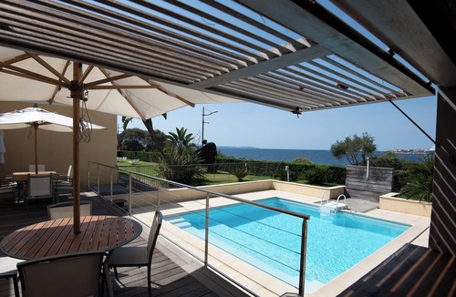 Le Ricanto Villa | Beachfront villa with pool. all amenities