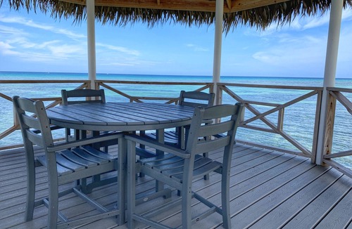 North Side House | BEACHFRONT w/Private Dock-50 ft Pool-Theatre