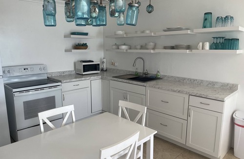 Spanish Wells Cottage | Beachfront Water's Edge Cottage with pool (newly renovated)
