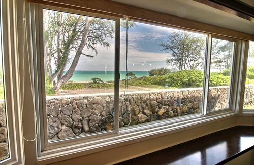 Waimanalo Beach House | BEACHFRONT with Hot Tub! White Sand Beach with Sandy Bottom Bay Sleeps 8-18