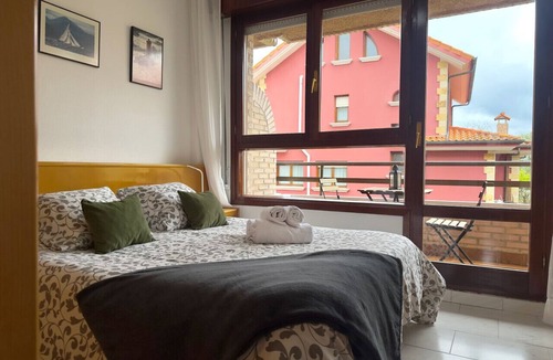 Santona Apartment | Beachfront with private garden La Galerna 17000