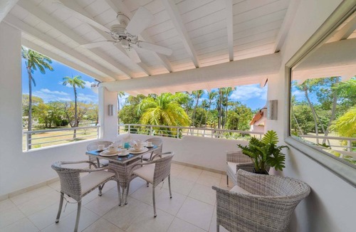 Porters Apartment | Beachfront with resort pool - Glitter Bay 414
