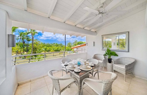 Porters Apartment | Beachfront with resort pool - Glitter Bay 414