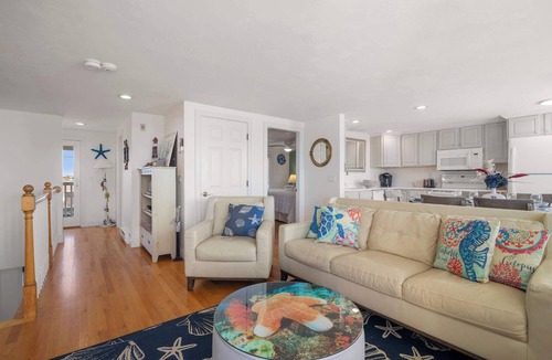 North Truro House | Beachfront with Stunning Views!