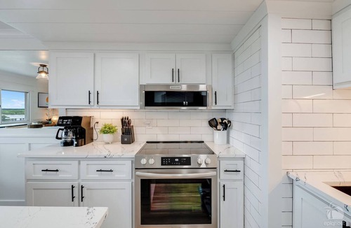 Sunnyside Condo | BeachfrontBliss - Penthouse 1BD Gulf + Lake Views