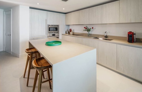 Hollywood South Central Beach Apartment | BeachFrontCondo@Hyde CornerUnit OceanView
