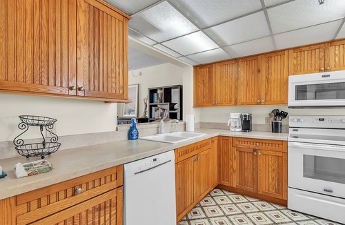 Redington Shores Condo | ☀Beachfront🌴Heated Pool🐠Direct Beach Access🐬Redington Towers 5D