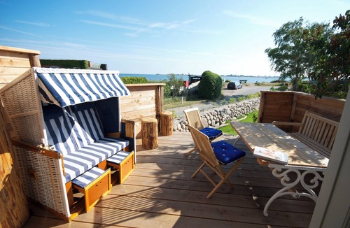 Fehmarnsund Apartment | BEACHHOUSE-FEHMARN I Apartment Ostwind I Sea view & directly on the beach I Fireplace
