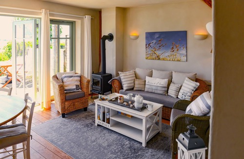 Fehmarnsund Apartment | BEACHHOUSE-FEHMARN I Apartment Ostwind I Sea view & directly on the beach I Fireplace