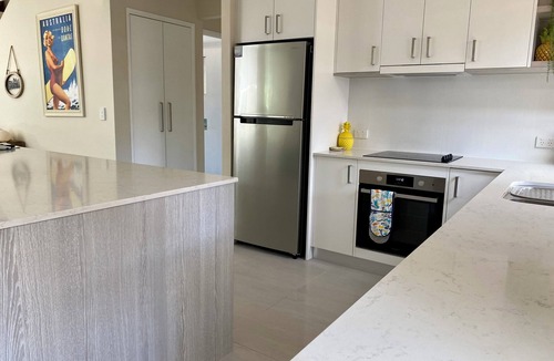 Pottsville House | Beachhouse on Seabrae -SO close to BEACH and ESTUARY- Pet Friendly