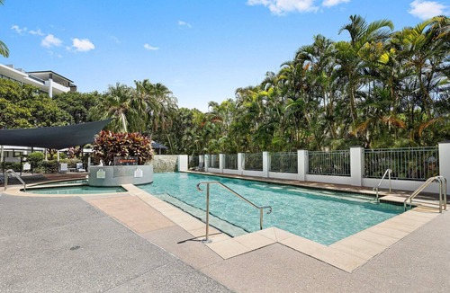 Alexandra Headland Apartment | Beachside 2-Bed with Pools, Gym, BBQ and Parking