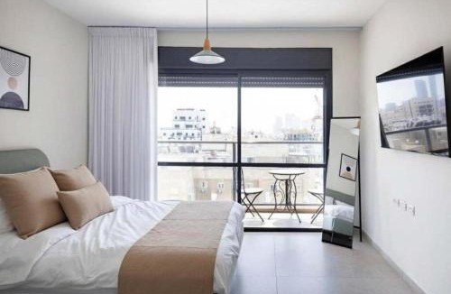 Bat Yam Apartment | Beachside 3BR l Huge Patio l Mamad