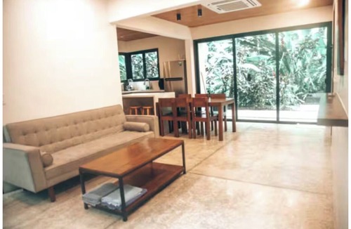 Mal Pais Condo | Beachside 3BR + Private Catamaran Fishing Hosted by Your Stay