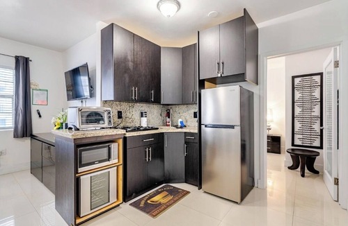 South of Fifth Condo | Beachside 3rdOcean Dr 2Bed -1Bath- Pool- 2 Beach Chairs & 1 Umbrella