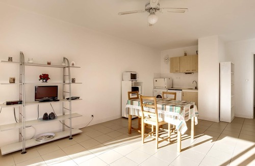 Biscarrosse Plage Apartment | Beachside Apartment in Biscarrosse: Cozy 1-Bedroom, Terrace, and Private Parking
