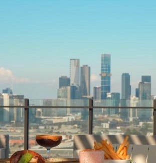 Port Melbourne House | Beachside Apartment