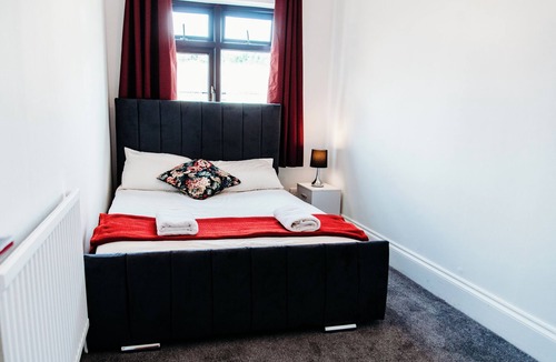 Southend-on-Sea Cabin | Beachside Apt with Free Parking