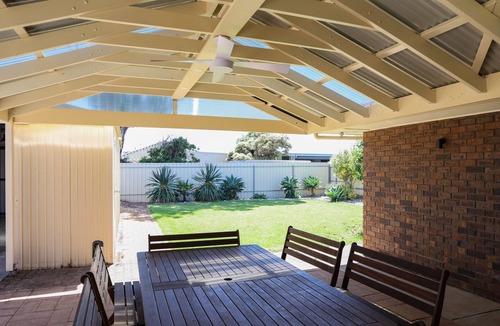 Seaford House | Beachside Base ~ Seaford - Private Family Coastal Retreat - 5 Min Stroll To Moana Beach