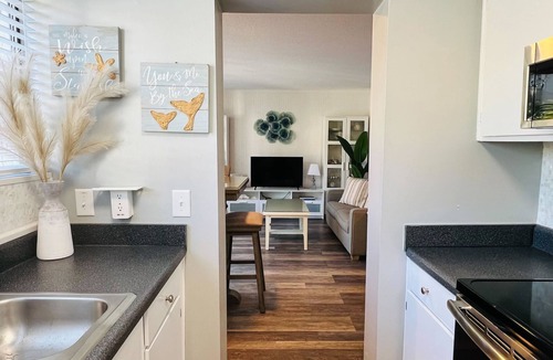 North Forest Beach Condo | Beachside Bliss: Pool View, King Bed, Walk to Fun!