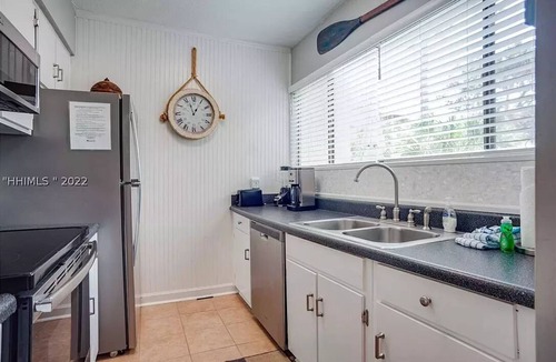 North Forest Beach Condo | Beachside Bliss: Pool View, King Bed, Walk to Fun!
