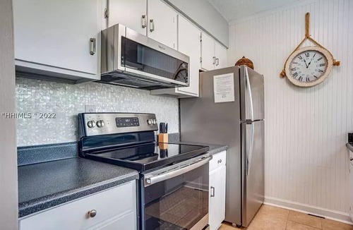 North Forest Beach Condo | Beachside Bliss: Pool View, King Bed, Walk to Fun!