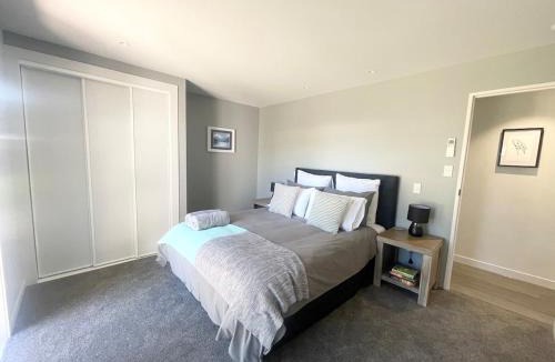 Napier House | Beachside Bliss - freshly renovated
