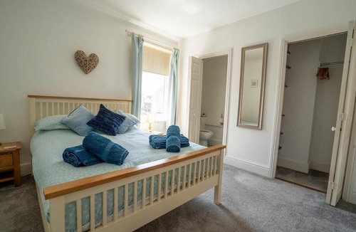 Lowestoft Apartment | Beachside Bliss!