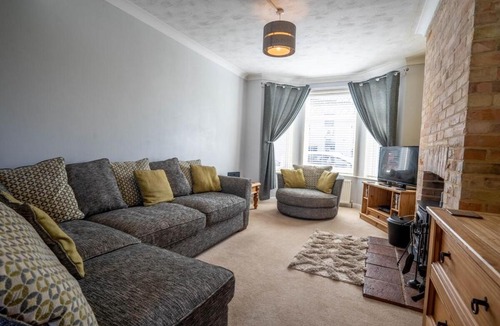Lowestoft Apartment | Beachside Bliss!
