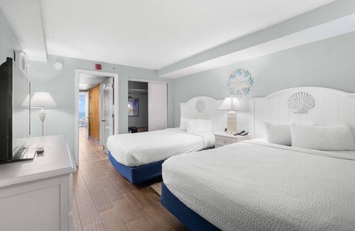 Myrtle Beach Hotel | Beachside Bliss: Oceanfront Suite w/Breakfast