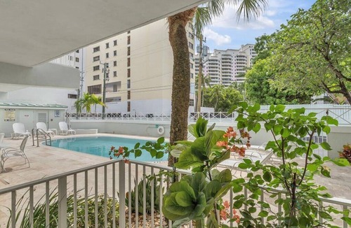 Key Biscayne House | Beachside Bliss: One-Bedroom perfect vacation parking included